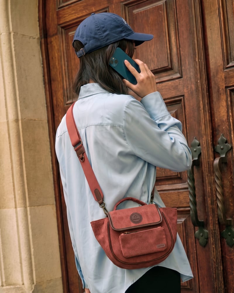 Crossbody Wanderer Mora